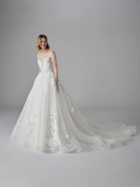 WEDDING DRESS 2025 Pronovias Kamerie